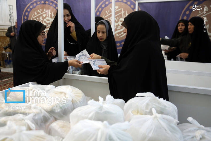 عکس/مراسم افطاری در حرم امام رضا (ع)