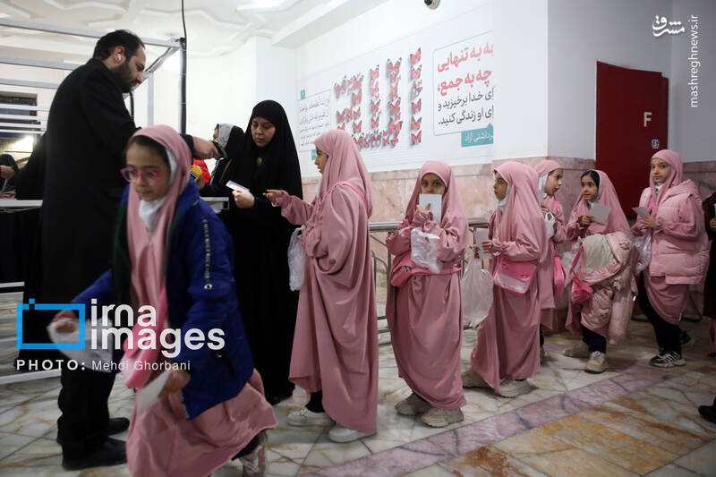 عکس/مراسم افطاری در حرم امام رضا (ع)