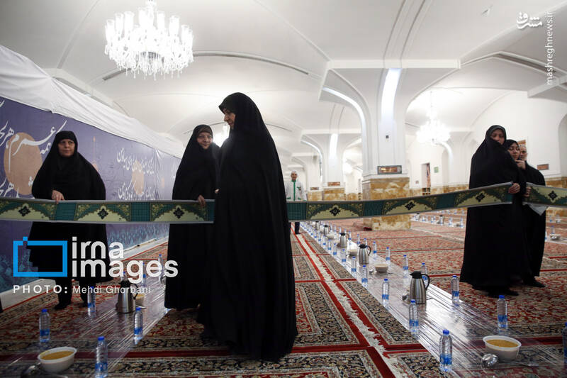 عکس/مراسم افطاری در حرم امام رضا (ع)