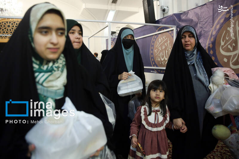 عکس/مراسم افطاری در حرم امام رضا (ع)