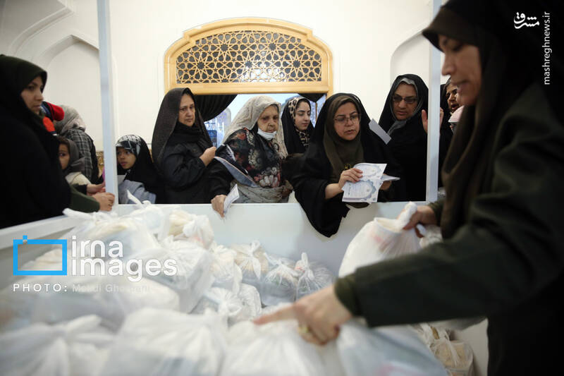 عکس/مراسم افطاری در حرم امام رضا (ع)