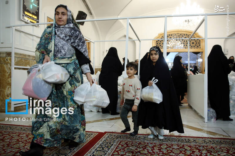 عکس/مراسم افطاری در حرم امام رضا (ع)
