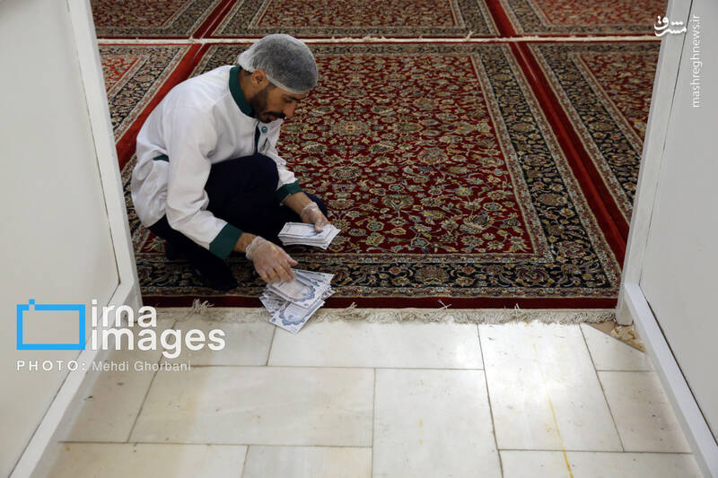 عکس/مراسم افطاری در حرم امام رضا (ع)