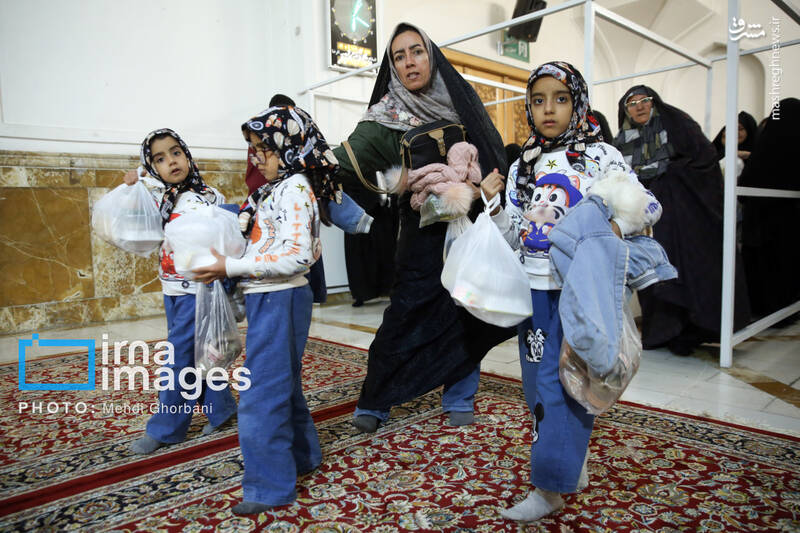 عکس/مراسم افطاری در حرم امام رضا (ع)