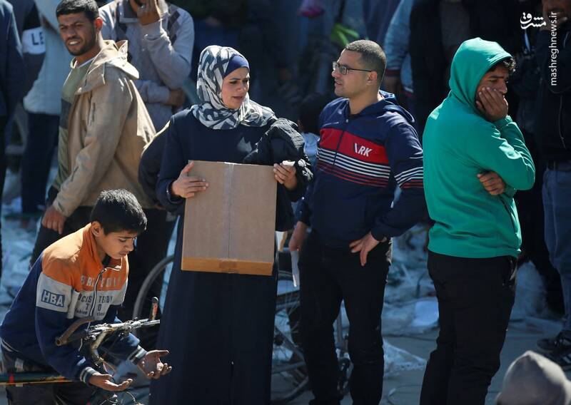 عکس/ دریافت کمکهای "آنروا" توسط اهالی اردوگاه جبالیا