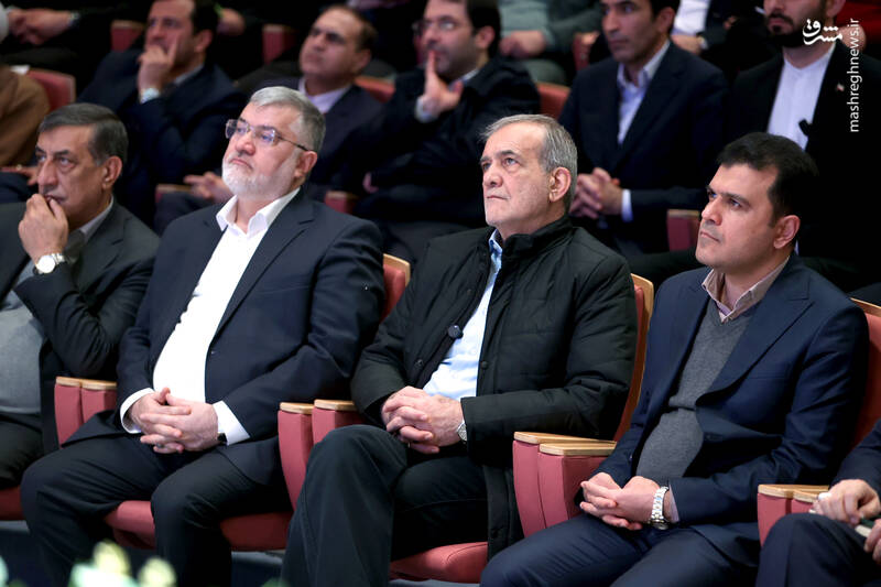 عکس/ دیدار رئیس جمهور پزشکیان با فناوران و نخبگان دانشبنیان