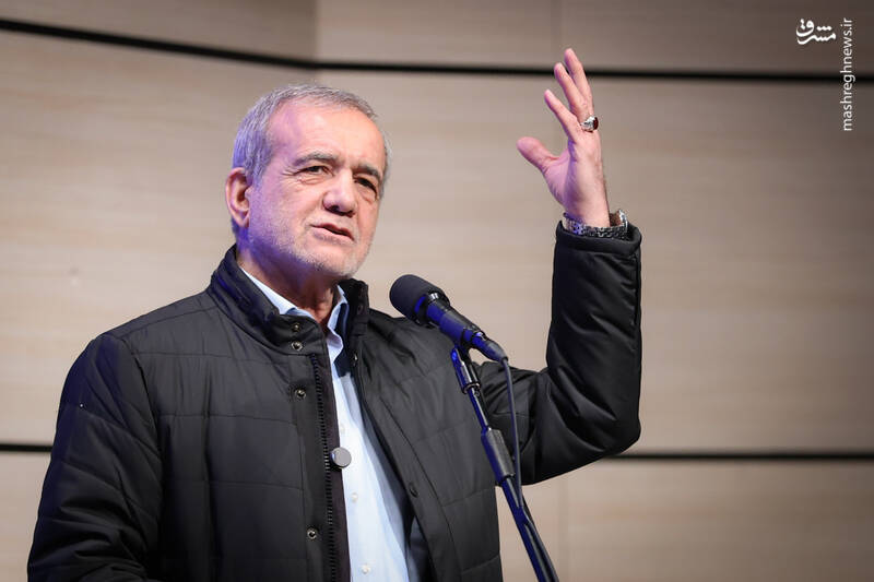 عکس/ دیدار رئیس جمهور پزشکیان با فناوران و نخبگان دانشبنیان