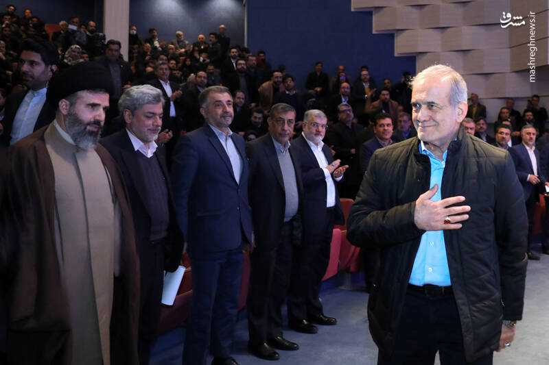 عکس/ دیدار رئیس جمهور پزشکیان با فناوران و نخبگان دانشبنیان