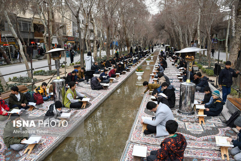 عکس/ مراسم جزخوانی قرآن کریم در گذر فرهنگی چهارباغ اصفهان