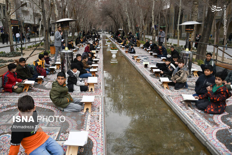 عکس/ مراسم جزخوانی قرآن کریم در گذر فرهنگی چهارباغ اصفهان