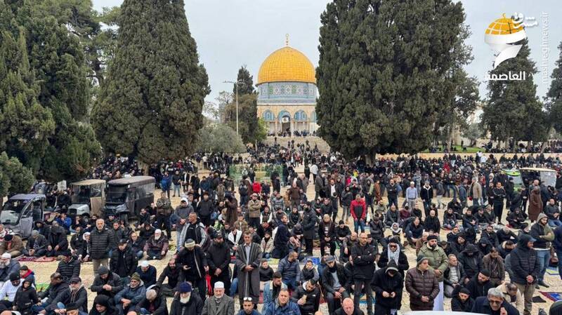 عکس/ حضور ۹۰ هزار نفر در اولین نماز جمعه مسجد الاقصی در رمضان