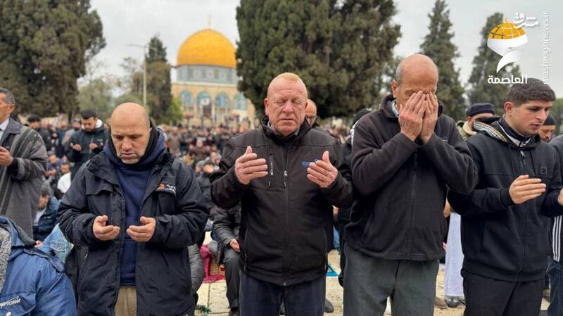 عکس/ حضور ۹۰ هزار نفر در اولین نماز جمعه مسجد الاقصی در رمضان