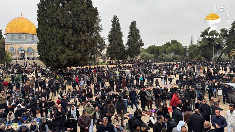 عکس/ حضور ۹۰ هزار نفر در اولین نماز جمعه مسجد الاقصی در رمضان
