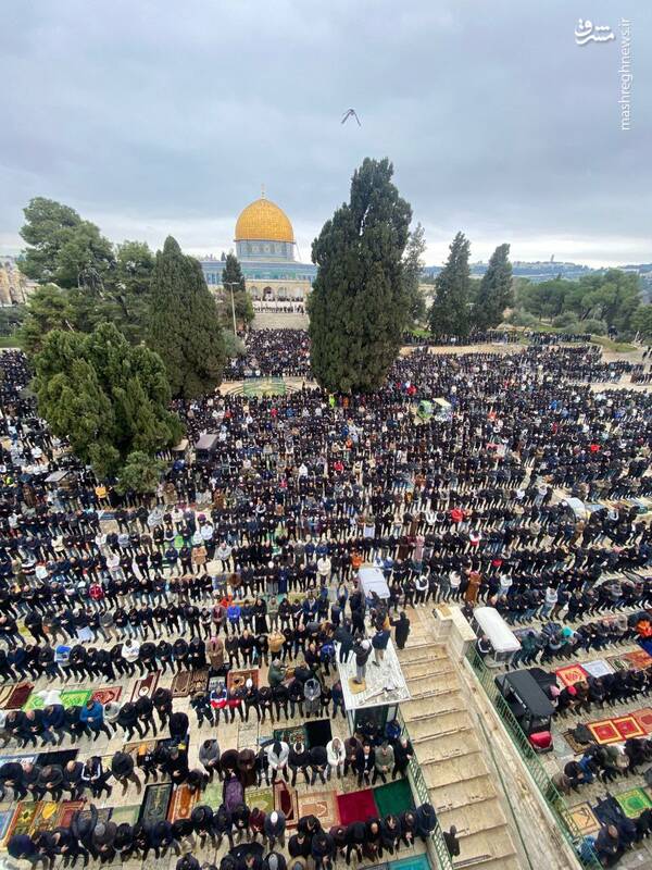 عکس/ حضور ۹۰ هزار نفر در اولین نماز جمعه مسجد الاقصی در رمضان