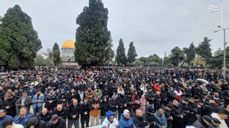عکس/ حضور ۹۰ هزار نفر در اولین نماز جمعه مسجد الاقصی در رمضان