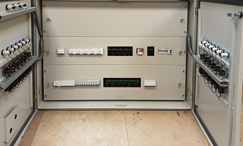 نگهداری تابلو برق استخر؛ راهی به ایمنی و عمر بیشتر تجهیزات