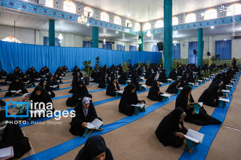 عکس/ جزءخوانی قرآن در آستان امامزاده نرمی اصفهان