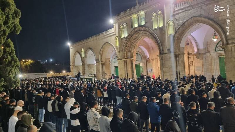 عکس/ اقامه نماز تراویح در دهمین شب رمضان در مسجدالاقصی