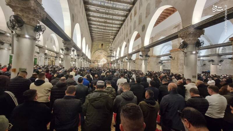 عکس/ اقامه نماز تراویح در دهمین شب رمضان در مسجدالاقصی