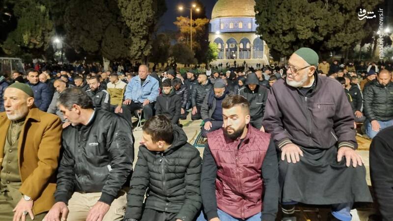 عکس/ اقامه نماز تراویح در دهمین شب رمضان در مسجدالاقصی