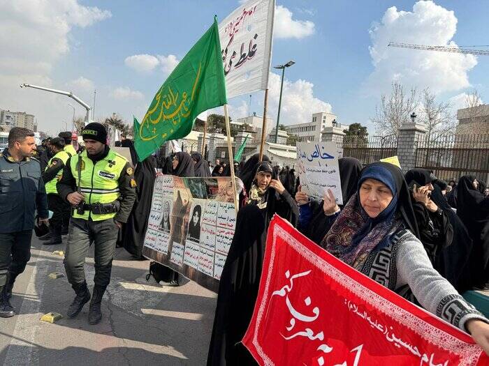 گزارش یک درگیری سیاسی در اطراف ساختمان مجلس! / پشت پرده انتقام‌گیری‌های سیاسی به بهانه لایحه حجاب در بهارستان+ فیلم و عکس