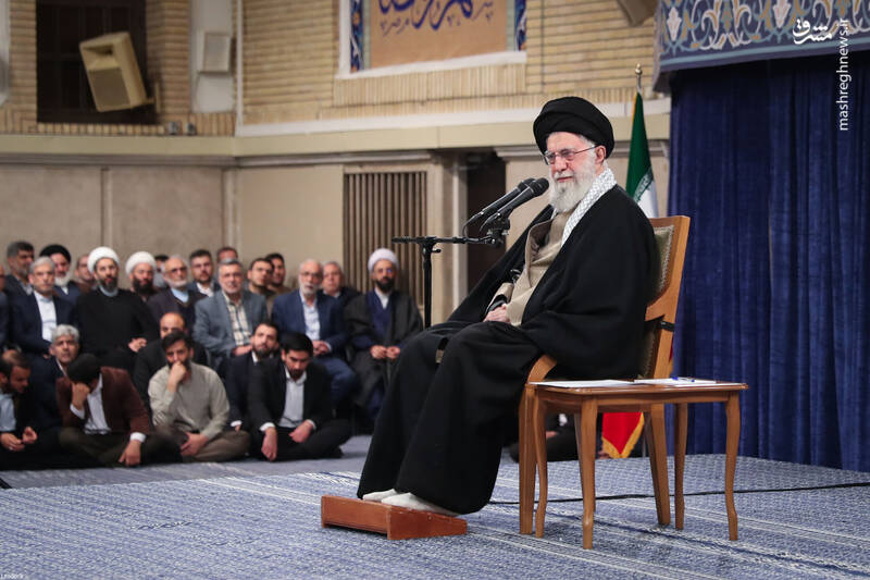 مذاکره با دولت فعلی آمریکا گره تحریمها را کورتر میکند/ علت مشکلات اقتصادی بیشتر از تحریمها، بیتوجهیهای خودمان است/ وظیفه جوان دانشجو، تولید محتوا و فکر و تحلیل عمیق است/ پاسخ به حرکت غلط آمریکا، حتمی و قاطع خواهد بود