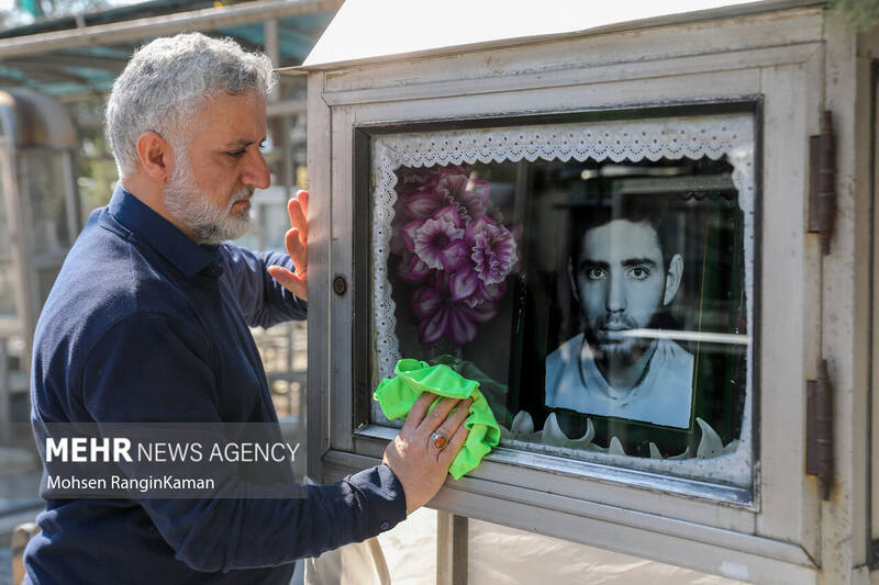 زیارت قبور شهدا در آخرین پنجشنبه سال