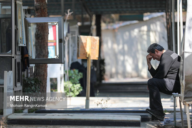 زیارت قبور شهدا در آخرین پنجشنبه سال