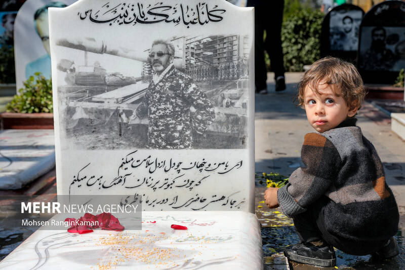 زیارت قبور شهدا در آخرین پنجشنبه سال