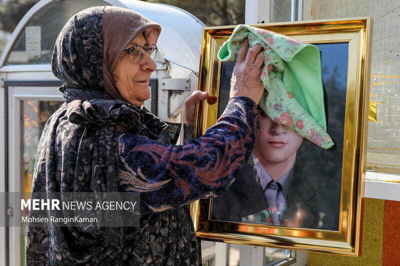 زیارت قبور شهدا در آخرین پنجشنبه سال