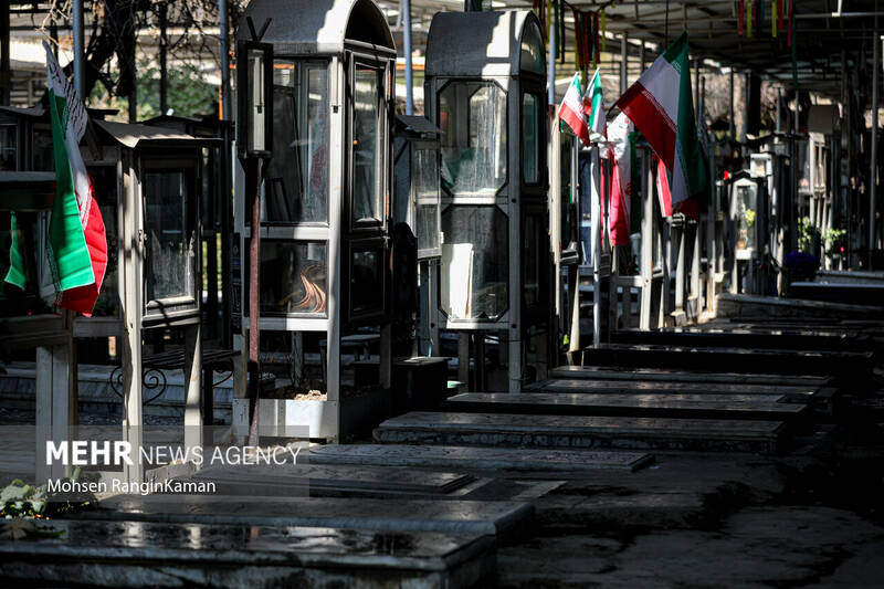 زیارت قبور شهدا در آخرین پنجشنبه سال