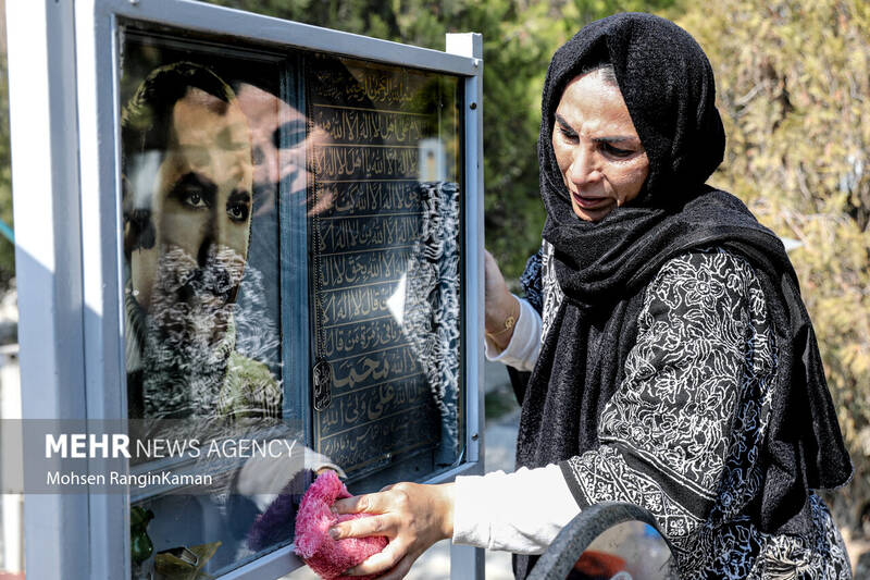 زیارت قبور شهدا در آخرین پنجشنبه سال