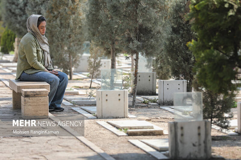 زیارت قبور شهدا در آخرین پنجشنبه سال