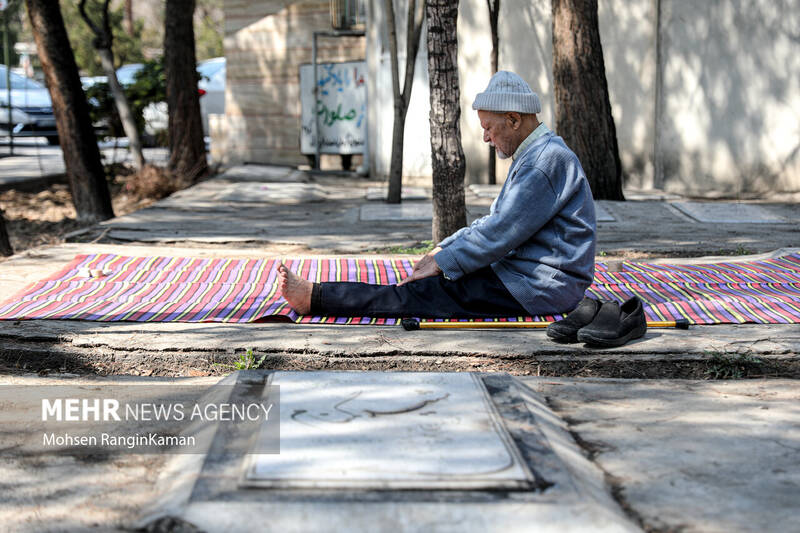 زیارت قبور شهدا در آخرین پنج‌شنبه سال