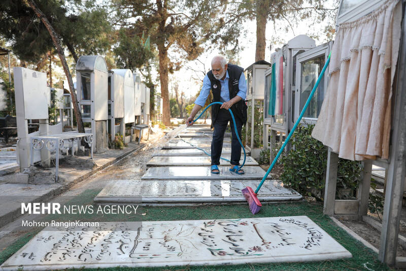 زیارت قبور شهدا در آخرین پنجشنبه سال