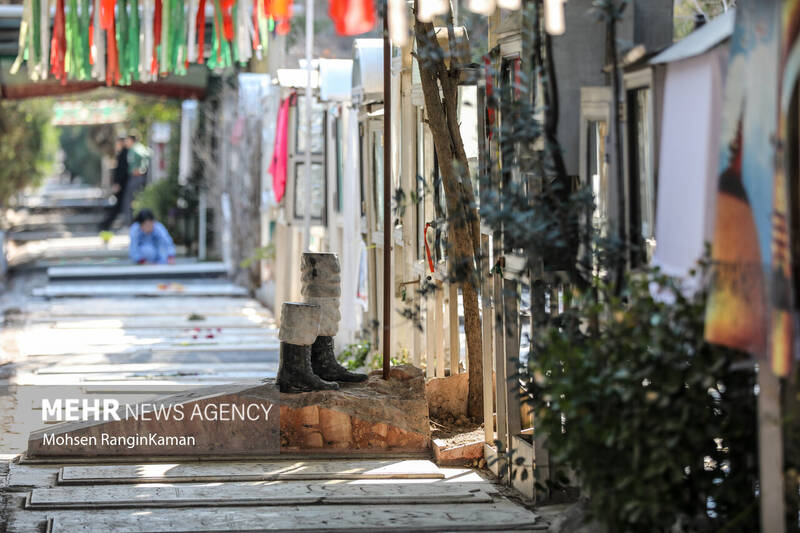 زیارت قبور شهدا در آخرین پنجشنبه سال