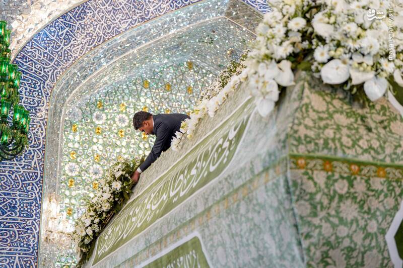 عکس/ گلآرایی ضریح امیرالمومنین برای ولادت کریم اهلبیت