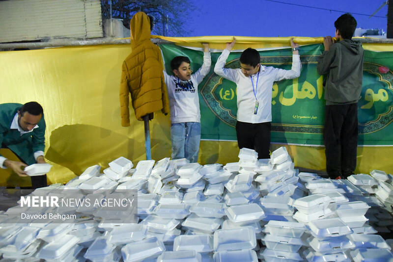 بزرگترین سفره افطار جهان اسلام در مشهد