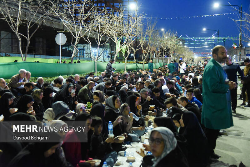 بزرگترین سفره افطار جهان اسلام در مشهد