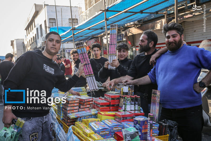 عکس/ بازار فروش مواد محترقه