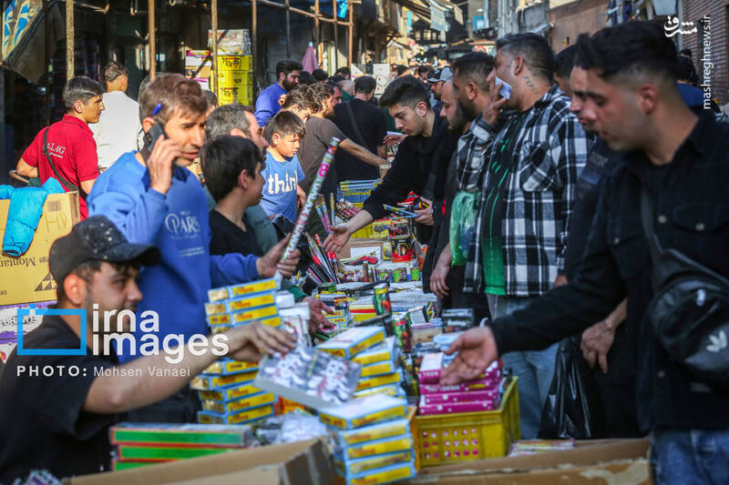 عکس/ بازار فروش مواد محترقه