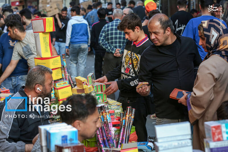 عکس/ بازار فروش مواد محترقه