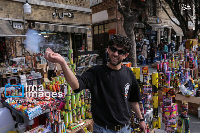 عکس/ بازار فروش مواد محترقه