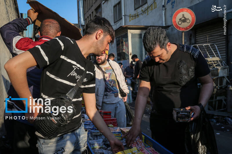 عکس/ بازار فروش مواد محترقه