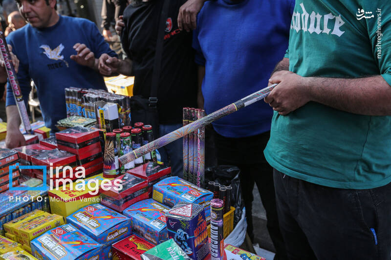 عکس/ بازار فروش مواد محترقه