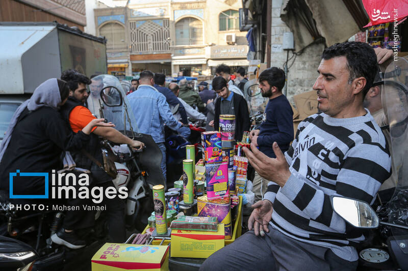 عکس/ بازار فروش مواد محترقه