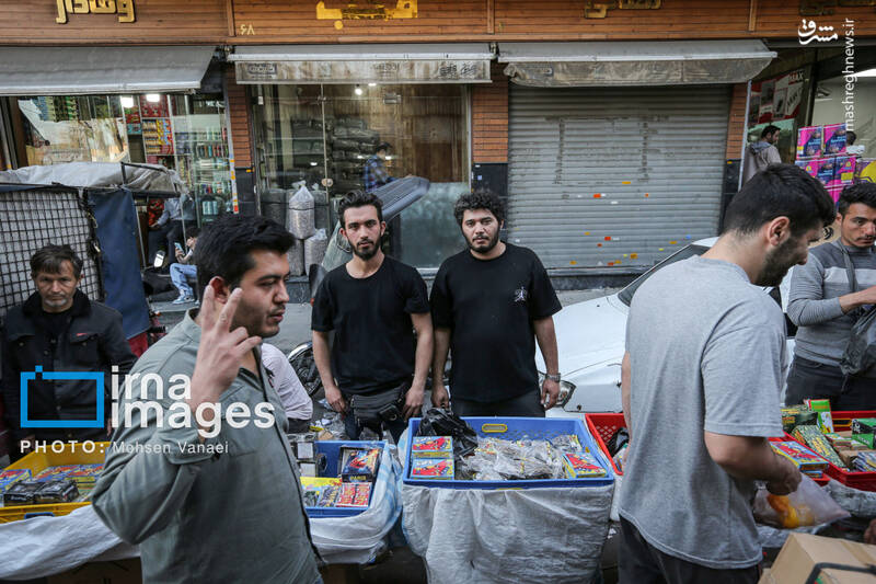 عکس/ بازار فروش مواد محترقه