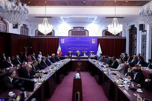 عارف: نیازمند تصمیمگیریهای شجاعانه اقتصادی هستیم