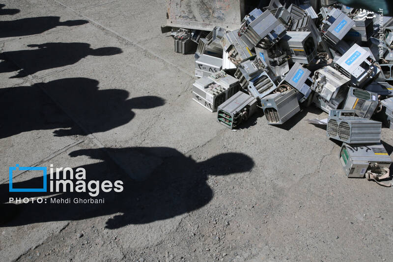 عکس/ امحای ۳۰۰۰ دستگاه ماینر