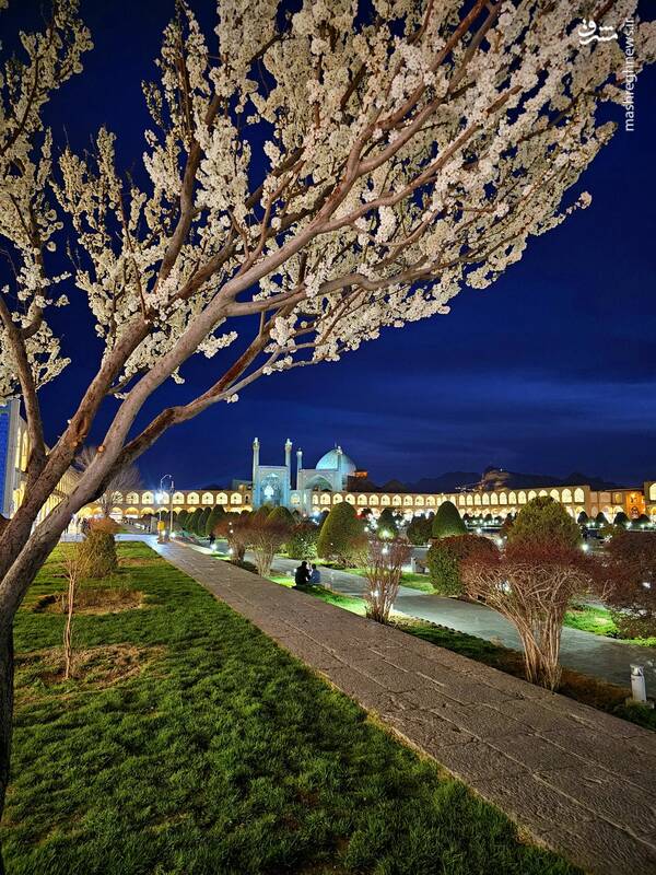 صدای پای بهار در میدان امام(نقش جهان) اصفهان